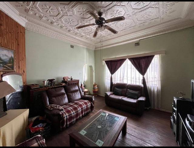 4 BEDROOM HOUSE FOR SALE IN BEZUIDENHOUT VALLEY